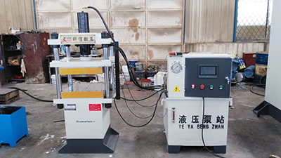 小型四柱三梁液壓機(jī)